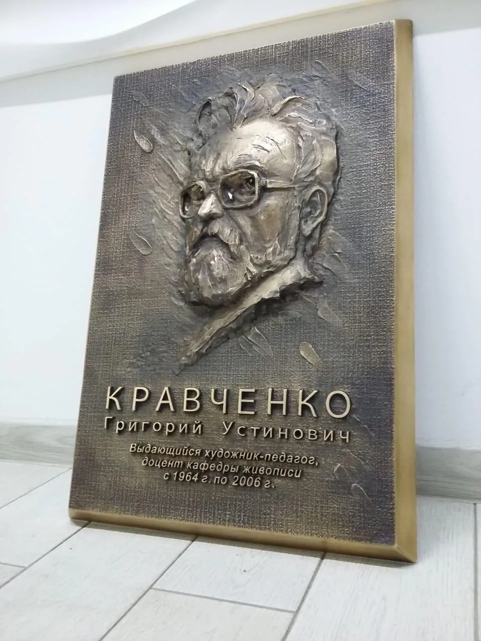Литая адресная табличка на дом заказать производство